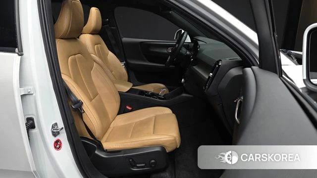 Volvo XC40 2021 Белый из Кореи, фото 2
