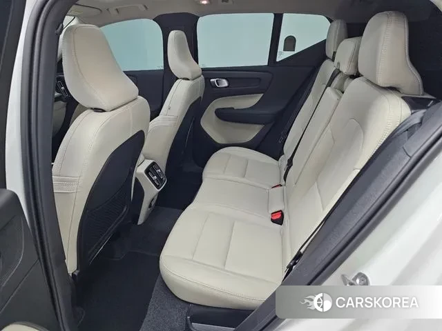 Volvo XC40 2025 Белый из Кореи, фото 2