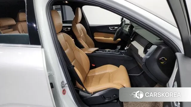 Volvo XC60 second Generation 2020 Белый из Кореи, фото 2