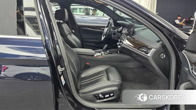 BMW 5 Series (G30) 2022 Черный из Кореи, фото 2