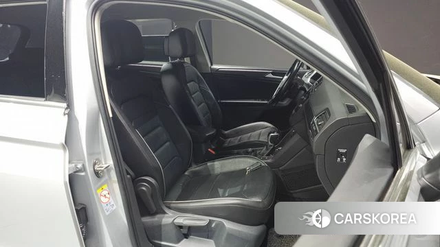 Volkswagen Tiguan second Generation 2022 Серебряный из Кореи, фото 2