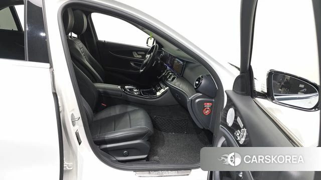 Mercedes-Benz E-Class W213 2018 Белый из Кореи, фото 2