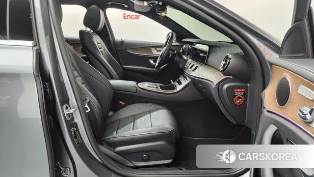 Mercedes-Benz E-Class W213 2021 Серый из Кореи, фото 2