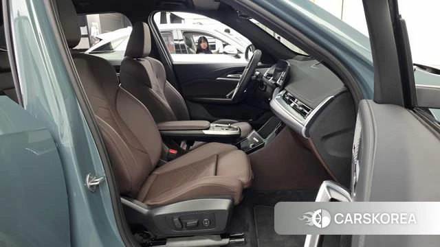 BMW X1 (U11) 2025 Небесно-голубой из Кореи, фото 2