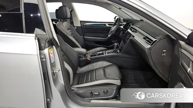 Volkswagen Arteon 2022 Серебристо-серый из Кореи, фото 2