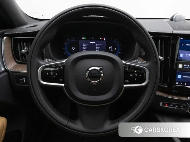 Volvo XC60 second Generation 2022 Белый из Кореи, фото 2