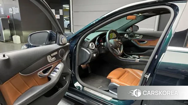 Mercedes-Benz C-Class W205 2019 Темно-зеленый из Кореи, фото 2
