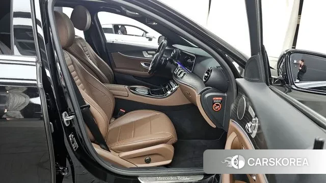 Mercedes-Benz E-Class W213 2022 Черный из Кореи, фото 2