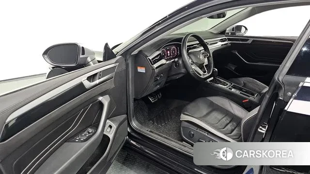 Volkswagen Arteon 2023 Черный из Кореи, фото 2