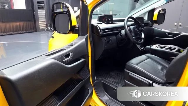 Hyundai Staria 2023 Желтый из Кореи, фото 2