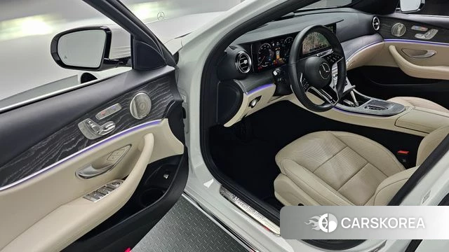 Mercedes-Benz E-Class W213 2023 Белый из Кореи, фото 2