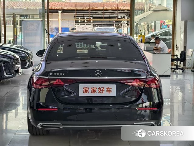 Mercedes-Benz E-class 2024 Черный из Китая, фото 2