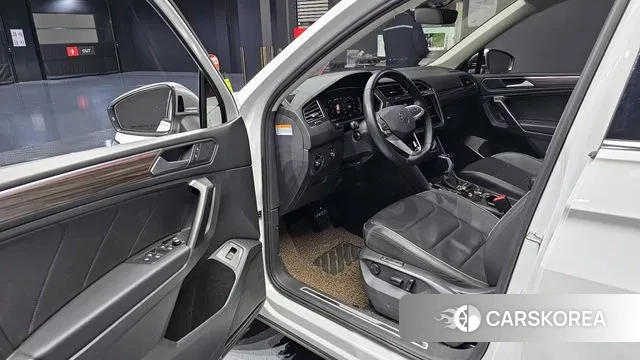 Volkswagen Tiguan Allspace 2022 Белый из Кореи, фото 2