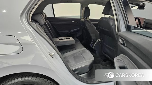 Volkswagen Golf 8th Generation 2025 Серебристо-серый из Кореи, фото 2
