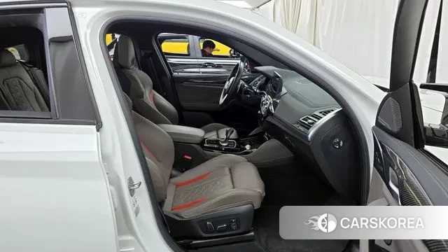 BMW X4M (G02) 2024 Белый из Кореи, фото 2