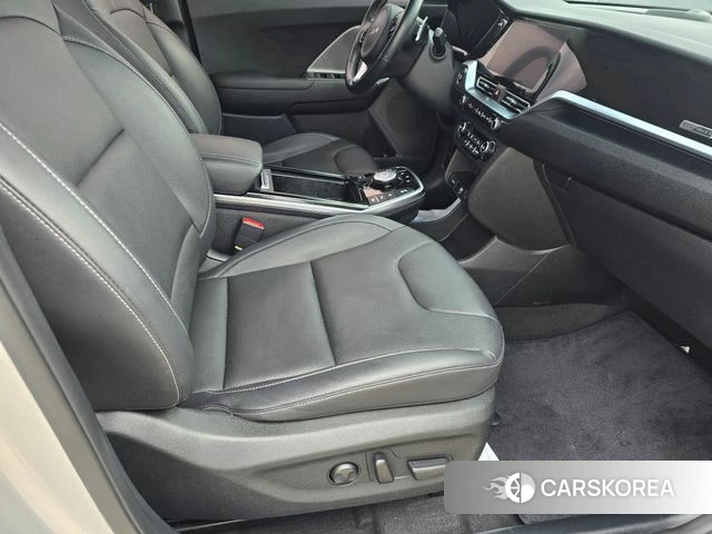 Kia Niro Plus 2023 Серебряный из Кореи, фото 2