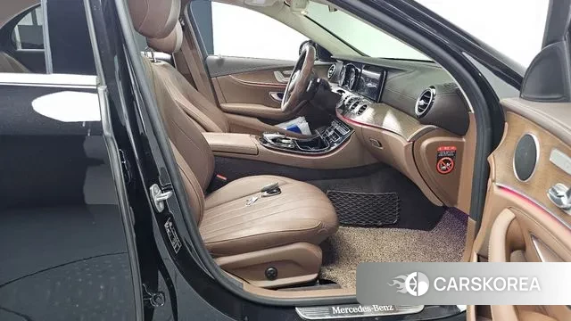 Mercedes-Benz E-Class W213 2018 Черный из Кореи, фото 2