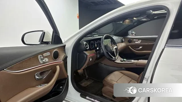 Mercedes-Benz E-Class W213 2022 Белый из Кореи, фото 2