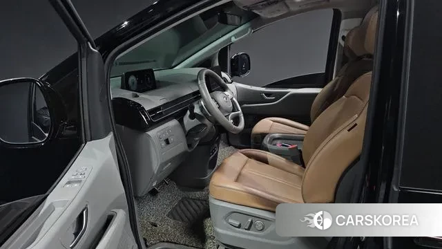 Hyundai Staria 2023 Черный из Кореи, фото 2