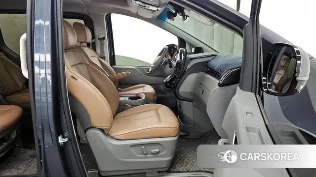 Hyundai Staria 2023 Серый из Кореи, фото 2