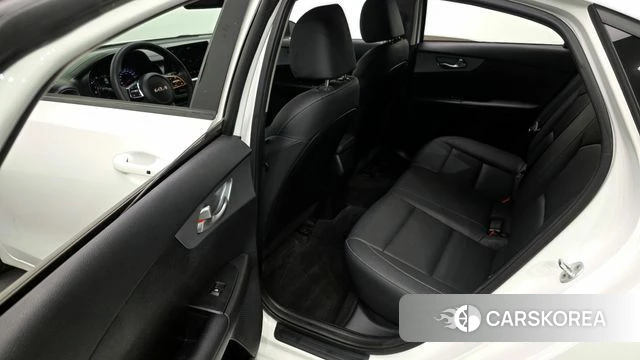 Kia The New K3 2nd generation 2021 Белый из Кореи, фото 2