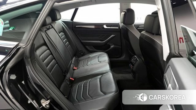 Volkswagen Arteon 2023 Черный из Кореи, фото 2