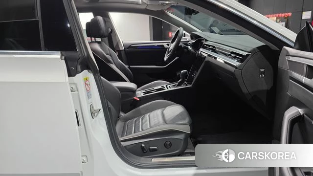 Volkswagen Arteon 2022 Белый из Кореи, фото 2