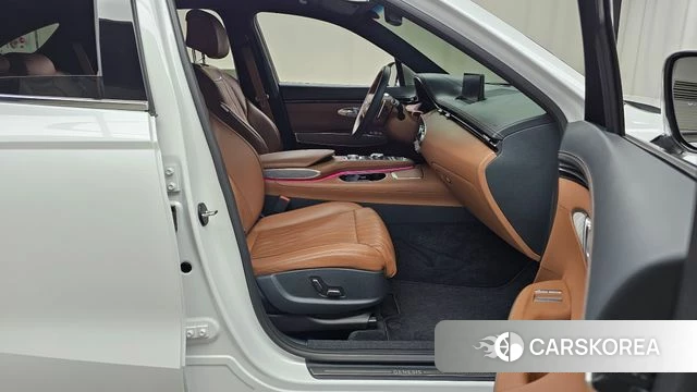 Genesis GV70 2023 Белый из Кореи, фото 2