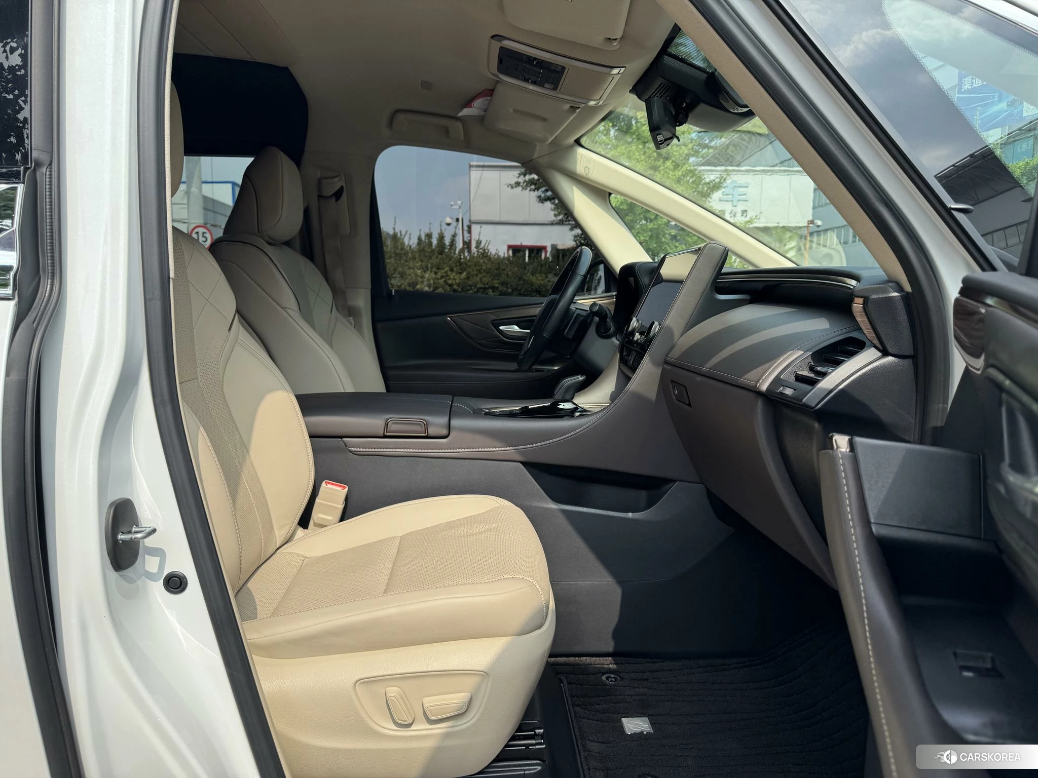 Toyota Elfa 2024 Белый из Китая, фото 2