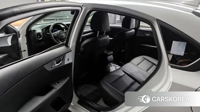 Kia The New K3 2nd generation 2021 Белый из Кореи, фото 2