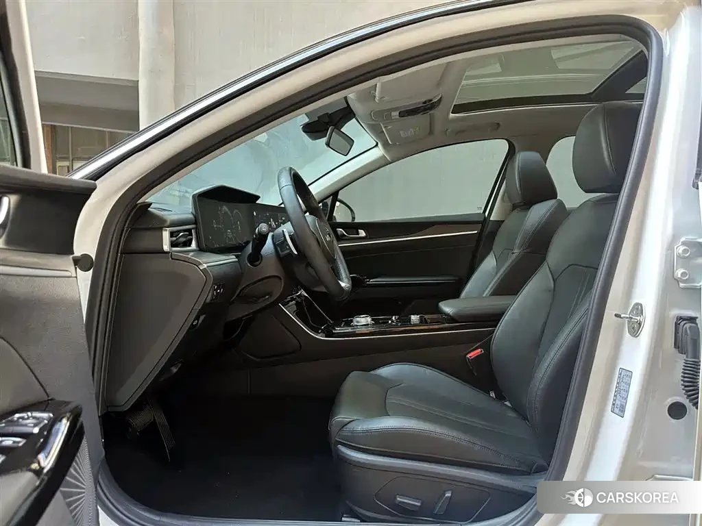 Kia K5 2024 Белый из Китая, фото 2