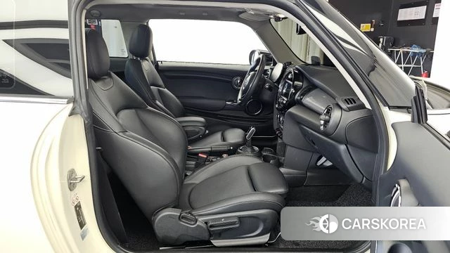 Mini Cooper 2021 Жемчужный цвет из Кореи, фото 2
