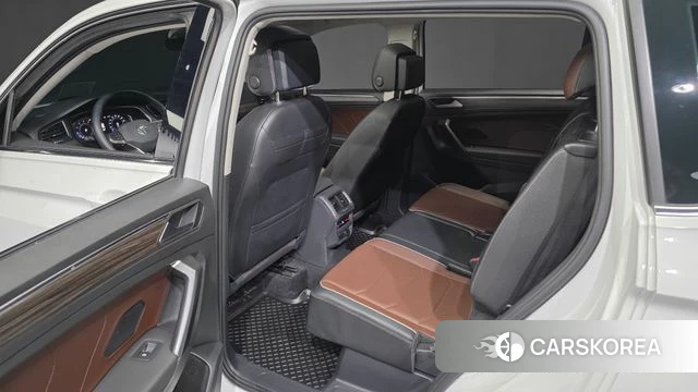 Volkswagen Tiguan Allspace 2022 Белый из Кореи, фото 2