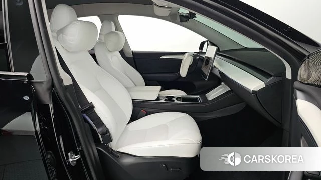 Tesla Model Y 2024 Черный из Кореи, фото 2