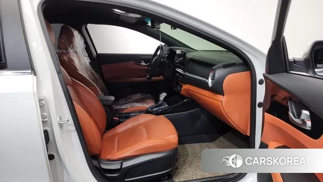 Kia The New K3 2nd generation 2022 Белый из Кореи, фото 2