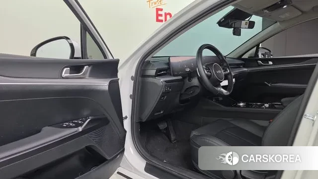 Kia The New K5 3rd generation 2025 Белый из Кореи, фото 2