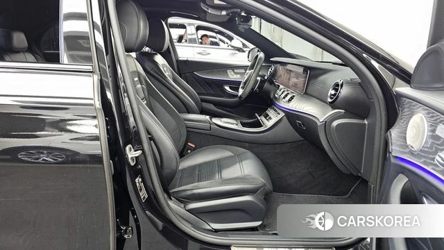 Mercedes-Benz E-Class W213 2023 Черный из Кореи, фото 2