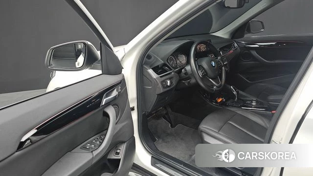 BMW X1 (F48) 2021 Белый из Кореи, фото 2