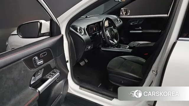 Mercedes-Benz GLA - Class H247 2023 Белый из Кореи, фото 2