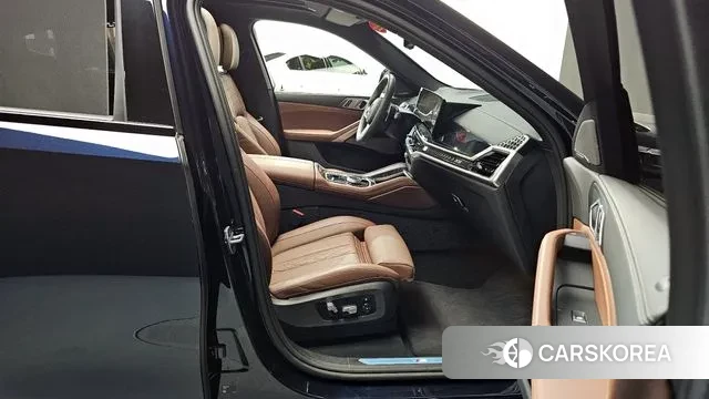 BMW X6 (G06) 2025 Черный из Кореи, фото 2