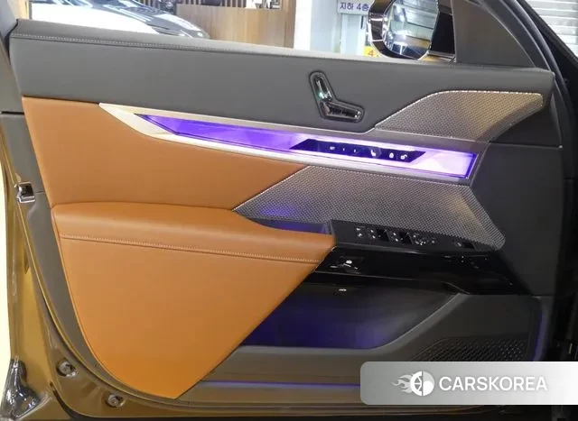 BMW 7 Series (G70) 2025 Черный из Кореи, фото 2