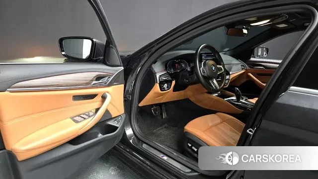 BMW 5 Series (G30) 2020 Серый из Кореи, фото 2