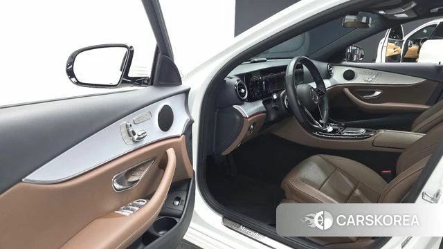 Mercedes-Benz E-Class W213 2021 Белый из Кореи, фото 2