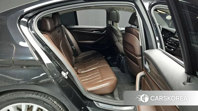 BMW 5 Series (G30) 2018 Черный из Кореи, фото 2