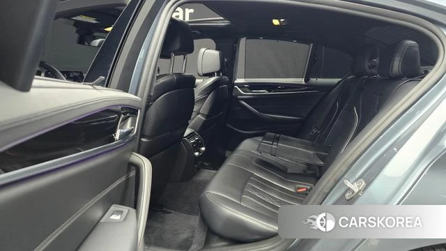 BMW 5 Series (G30) 2019 Серебристо-серый из Кореи, фото 2