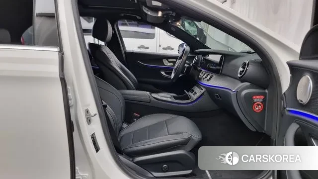 Mercedes-Benz E-Class W213 2023 Белый из Кореи, фото 2