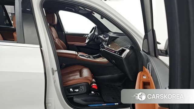 BMW X7 (G07) 2024 Белый из Кореи, фото 2