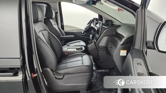 Hyundai Staria 2024 Черный из Кореи, фото 2