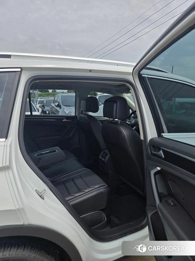 Volkswagen Tiguan second Generation 2023 Белый из Кореи, фото 2