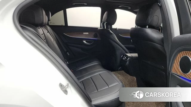 Mercedes-Benz E-Class W213 2023 Белый из Кореи, фото 2
